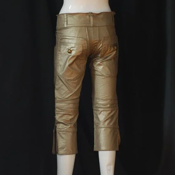 EXEX Edgy Cotton Capris With Pocket on Thigh & Button Accents - Italy - Picture 4 of 7